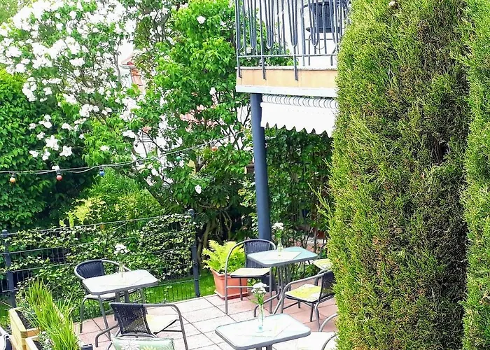 住宿加早餐酒店 Gaestehaus Lifestyle Kirrweiler (Sudliche Weinstrasse)